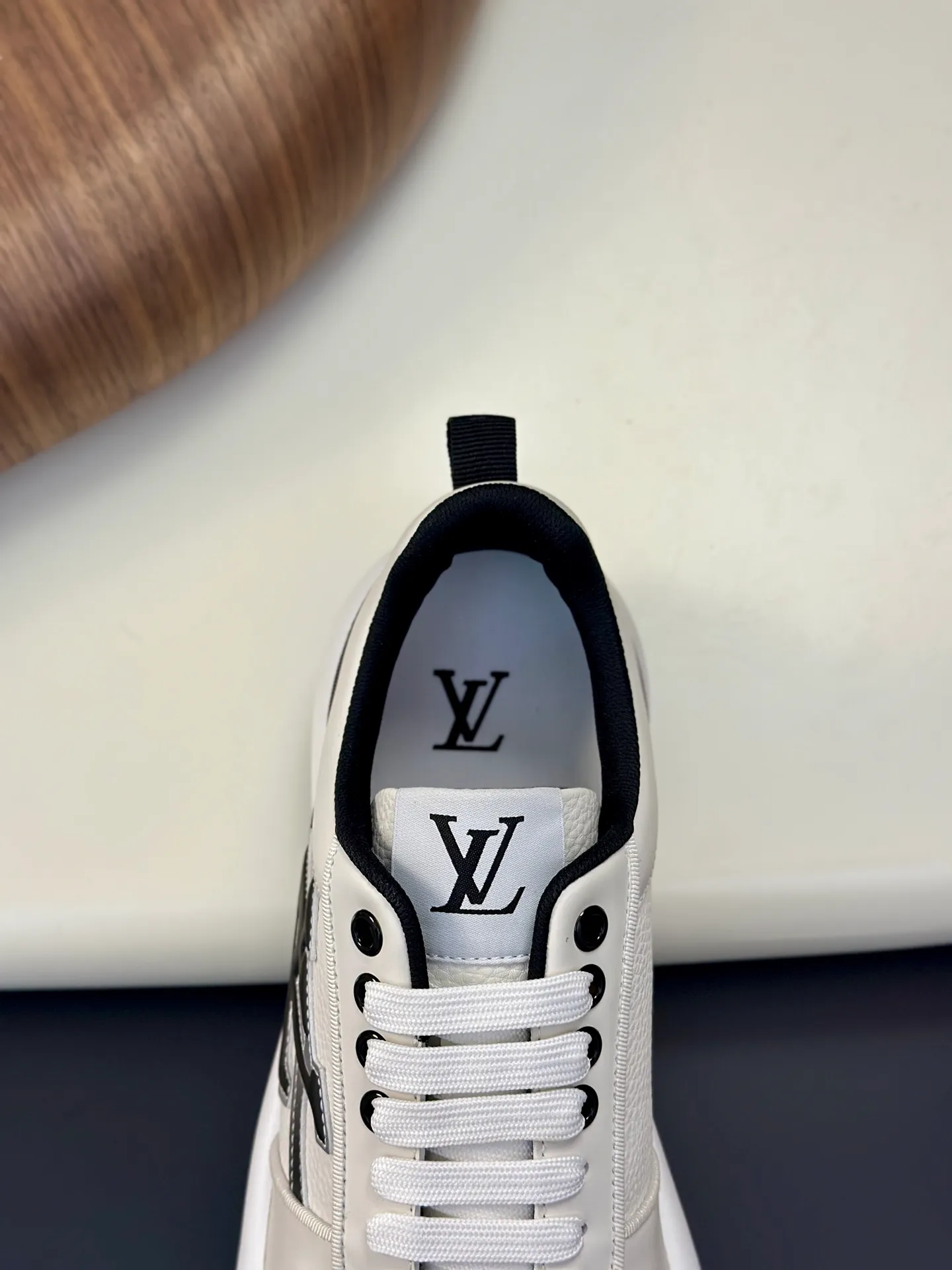 Men's shoes💰780 Lv 🔍Top purchasing agent🇮🇹 Louis Vuitton, the sports sneaker counter is synchronized, the uppers are imported from Italy, high-quality splicing colorful and complex crafts, the imported mesh padding is soft and comfortable, soles: original soles specially provided by the original factory, T men's men's shoes 💰U exclusive movable molded soles are super comfortable, original factory and single goods, 🔍🔍high quality, you can enter and leave the counter at will, welcome to compare, code number 38-44 (customized 45)